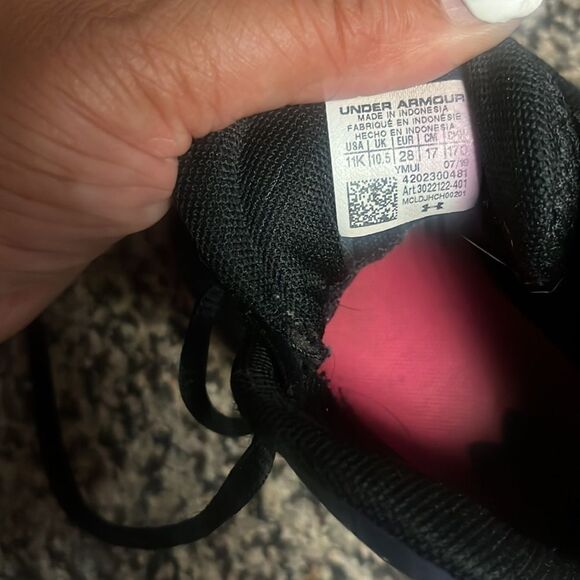 BOYS UNDER ARMOR SNEAKERS - Picture 7 of 7